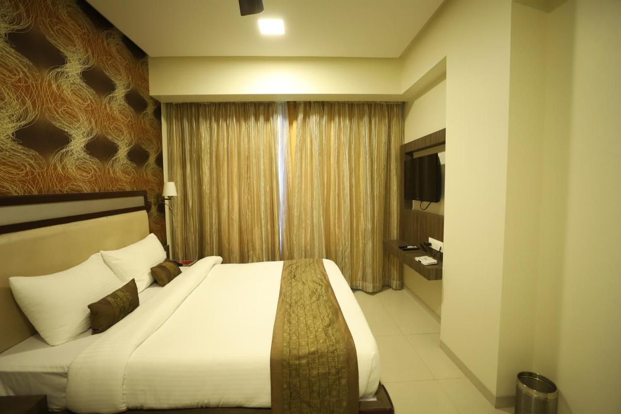 Hotel Seven Sky,