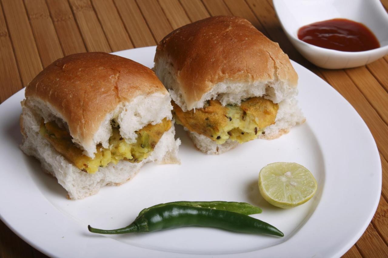 Spot On 73210 Sanket Lodging Nashik