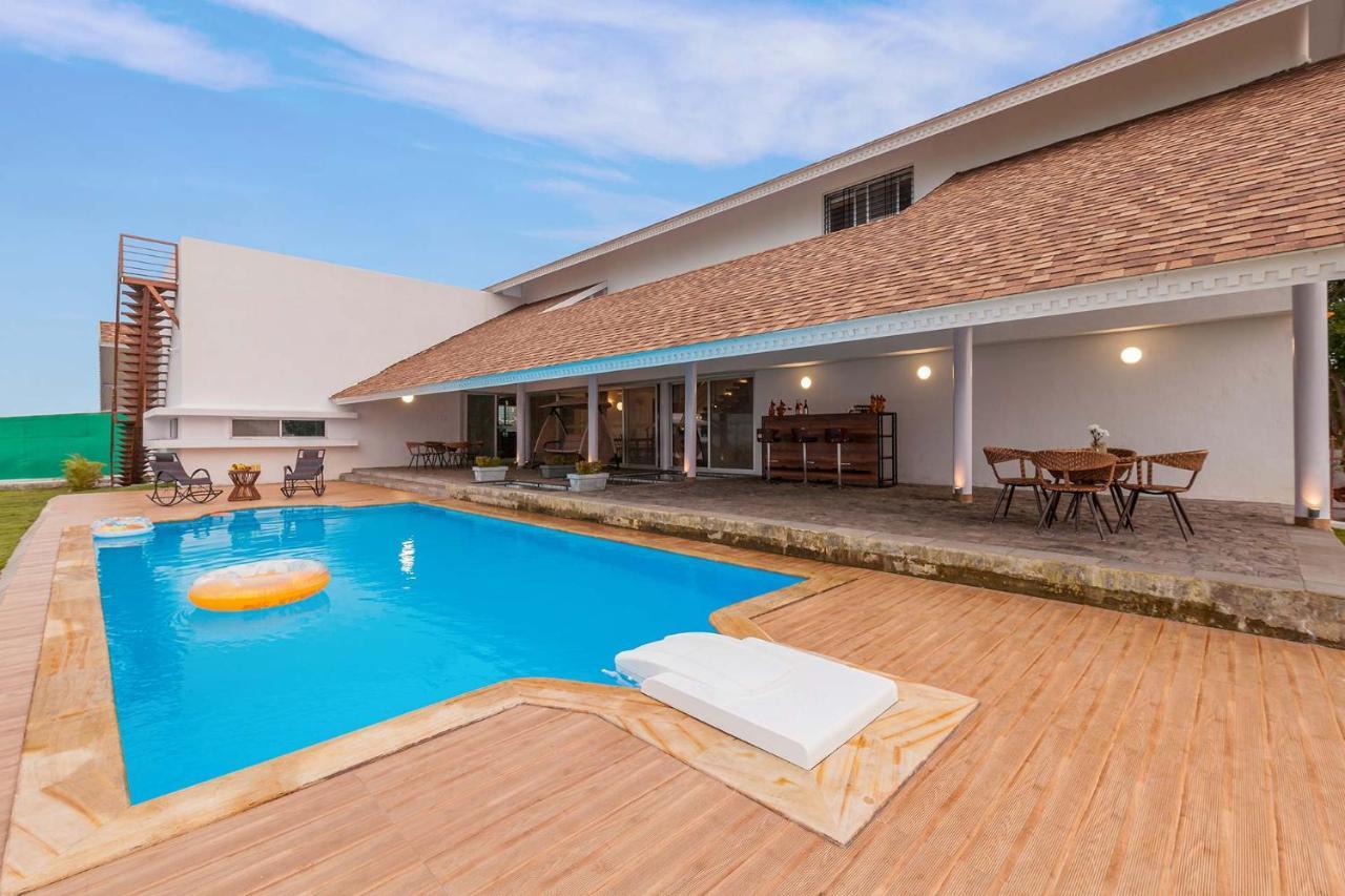 Stayvista's Eva - Lakeside Luxury With Modern Decor, Pool & Expansive Lawn - Near Sula *