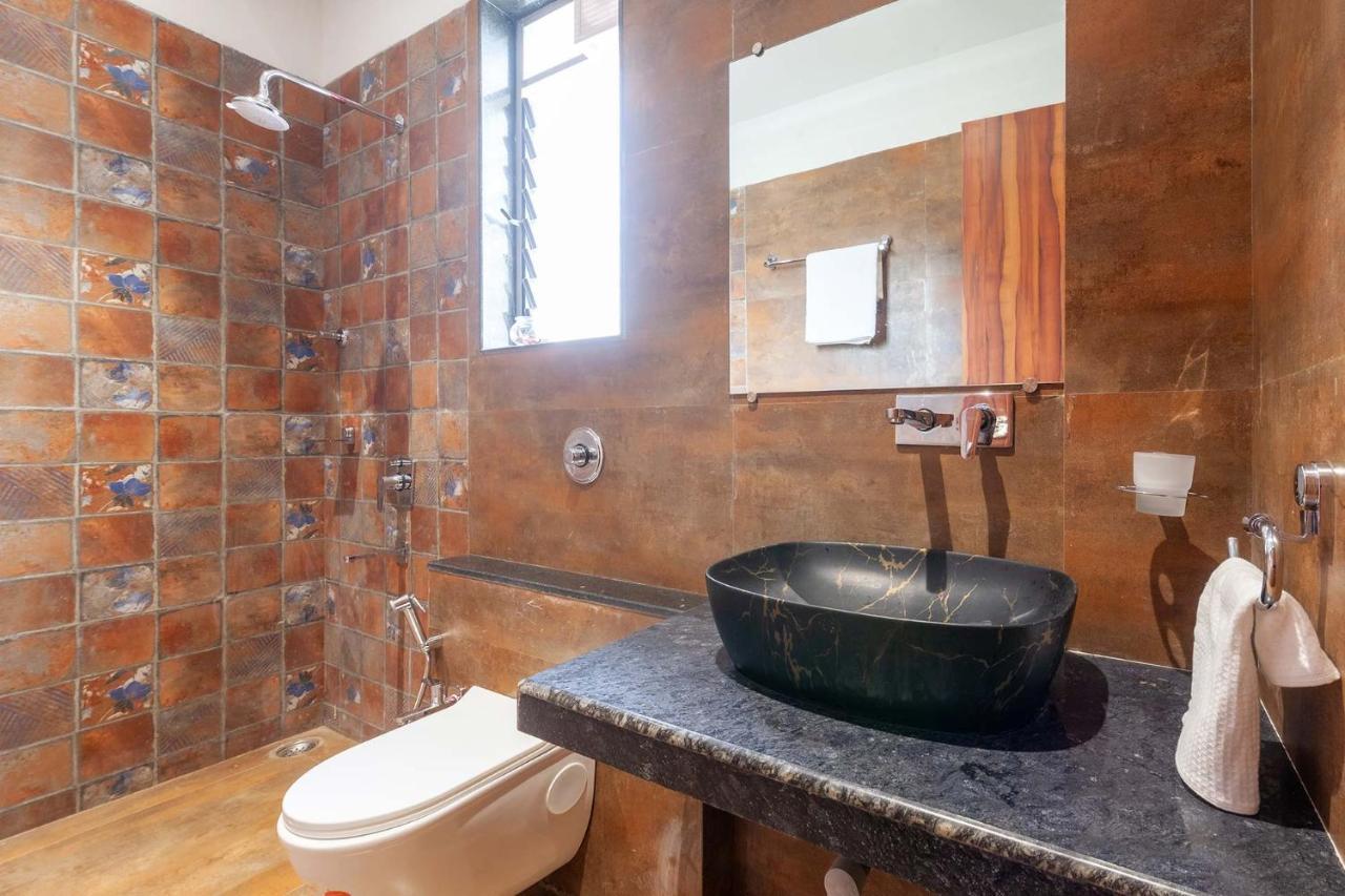 Stayvista's Eva - Lakeside Luxury With Modern Decor, Pool & Expansive Lawn - Near Sula *