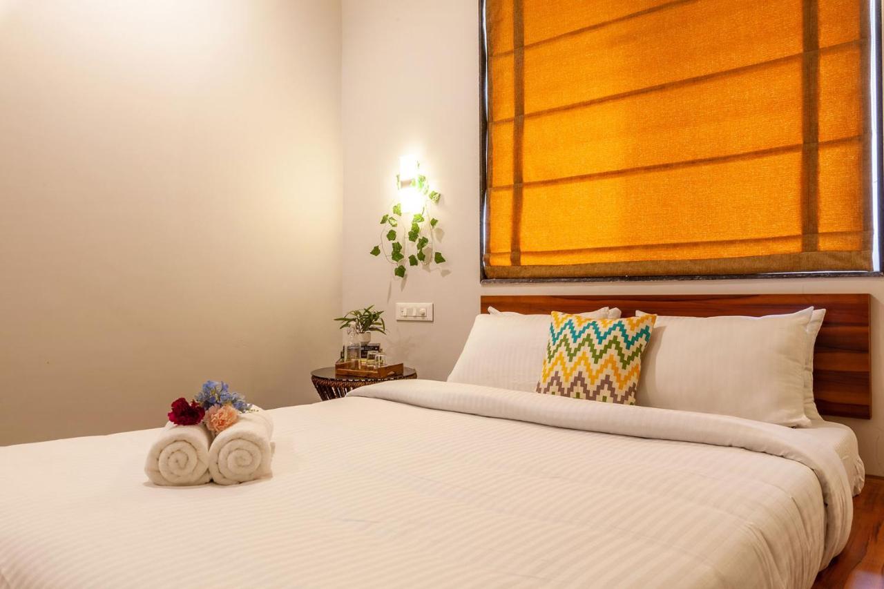 Stayvista's Eva - Lakeside Luxury With Modern Decor, Pool & Expansive Lawn - Near Sula Villa *