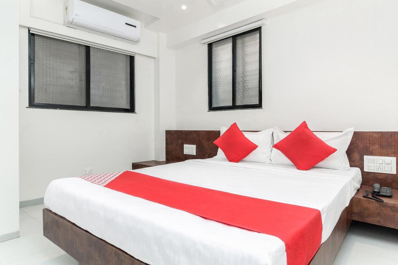 Oyo Flagship 22650 Ashirwad 3*