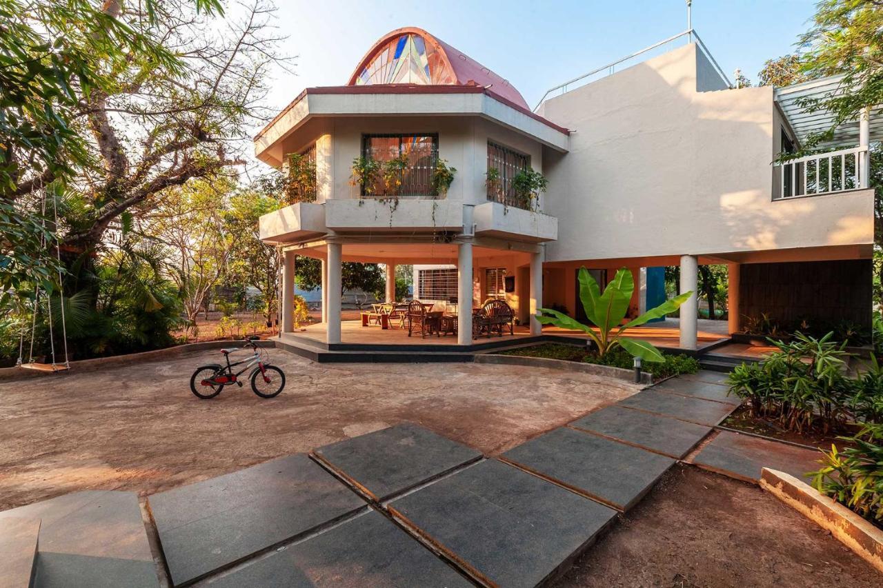 Morning Dew Retreat: Stayvista's Modern Oasis With Pool And Indoor Games Villa