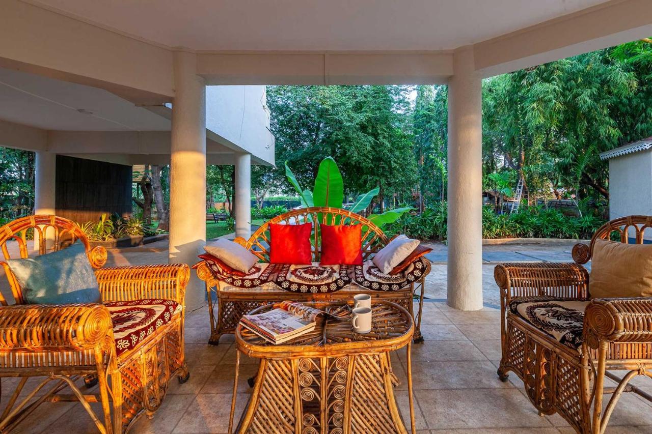 Morning Dew Retreat: Stayvista's Modern Oasis With Pool And Indoor Games * Nashik