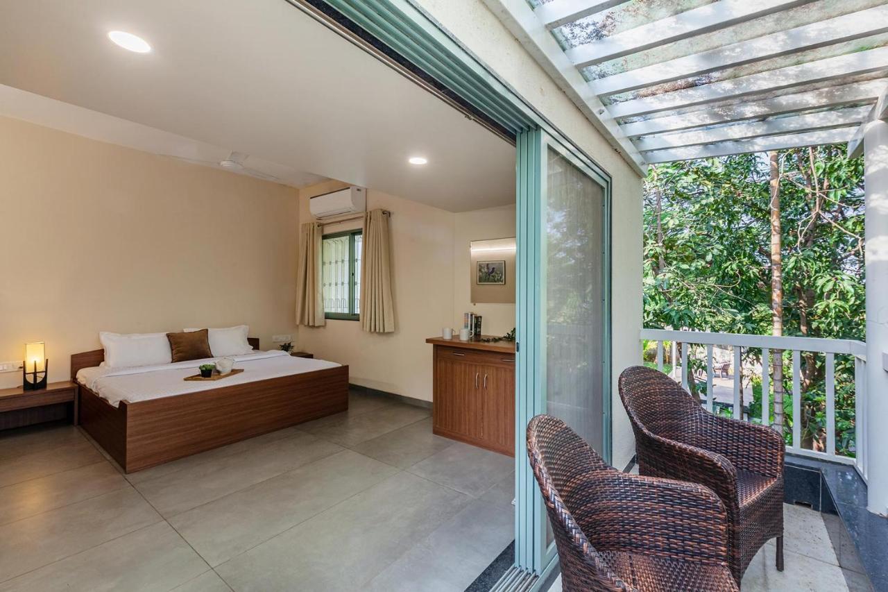 Morning Dew Retreat: Stayvista's Modern Oasis With Pool And Indoor Games Villa *