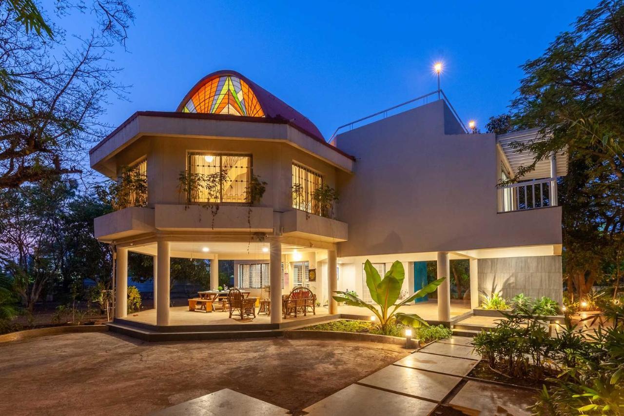 Morning Dew Retreat: Stayvista's Modern Oasis With Pool And Indoor Games Villa *