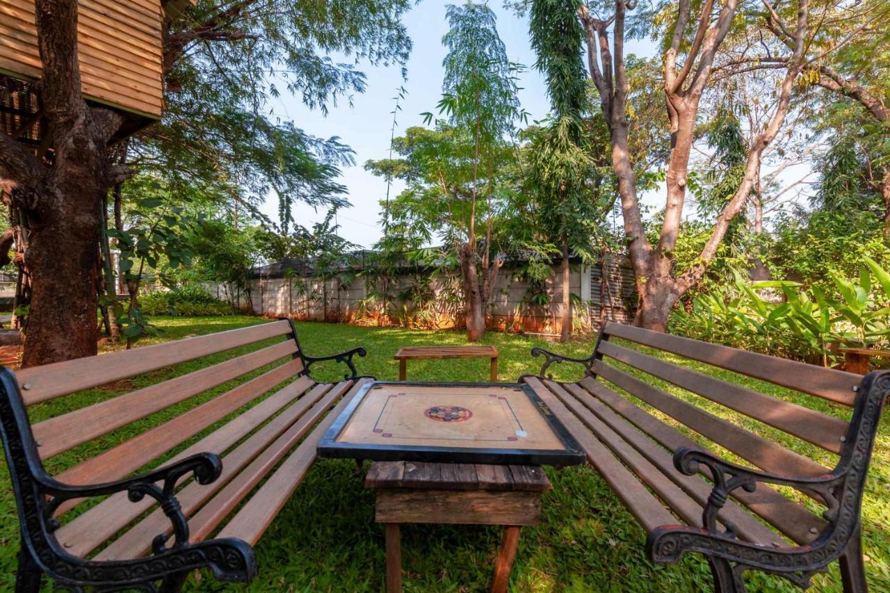 Morning Dew Retreat: Stayvista's Modern Oasis With Pool And Indoor Games Villa Nashik