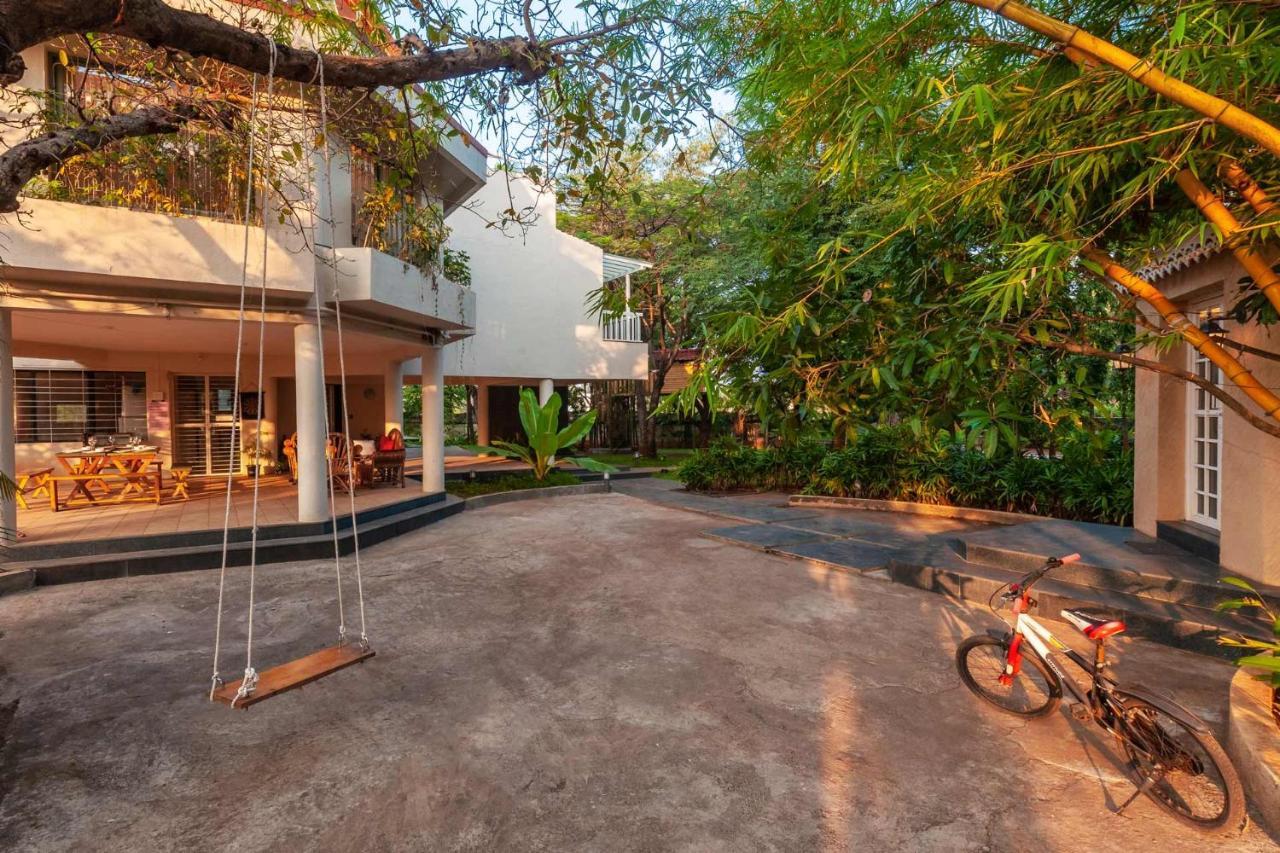 Morning Dew Retreat: Stayvista's Modern Oasis With Pool And Indoor Games Villa *