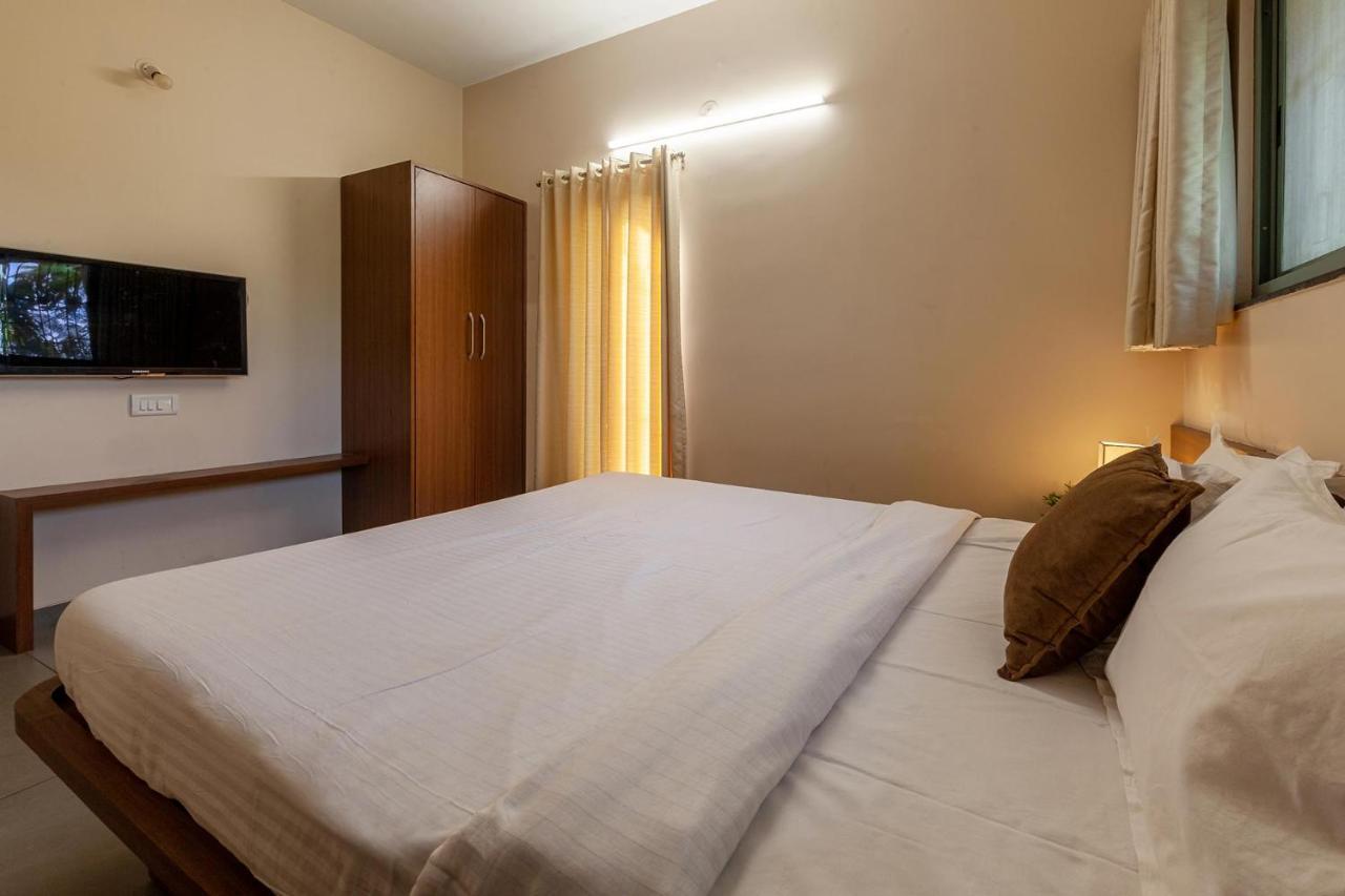 Morning Dew Retreat: Stayvista's Modern Oasis With Pool And Indoor Games Villa