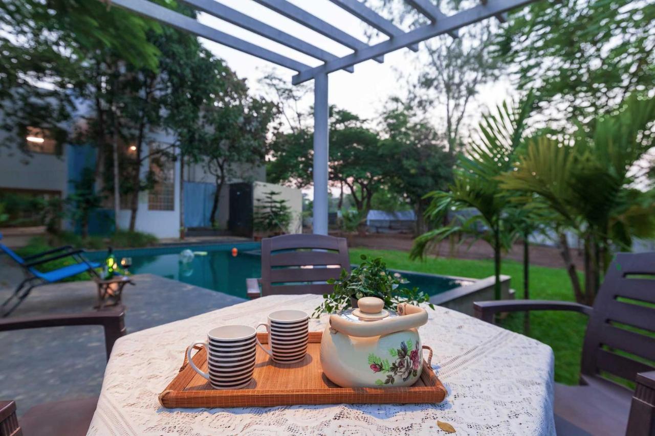 Morning Dew Retreat: Stayvista's Modern Oasis With Pool And Indoor Games * Nashik