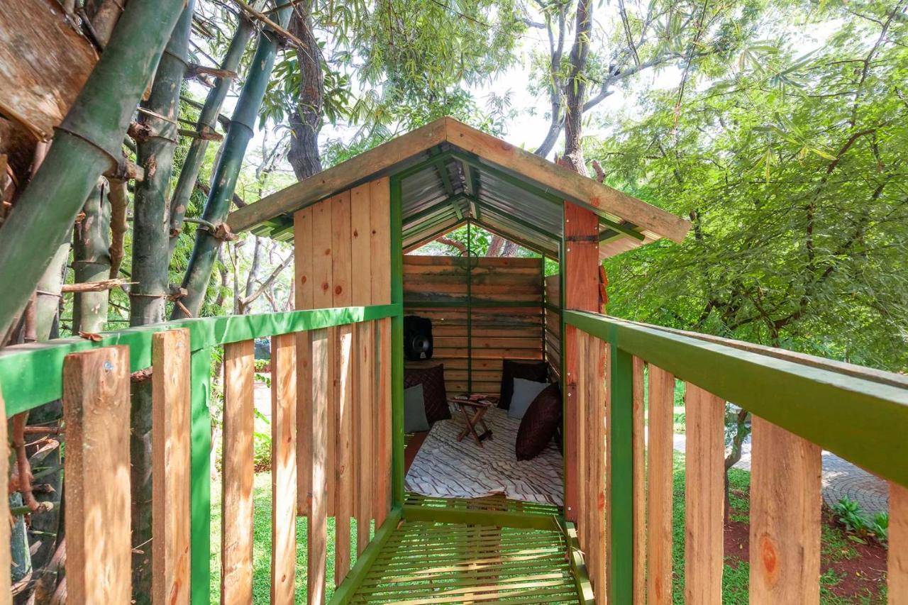 Morning Dew Retreat: Stayvista's Modern Oasis With Pool And Indoor Games *