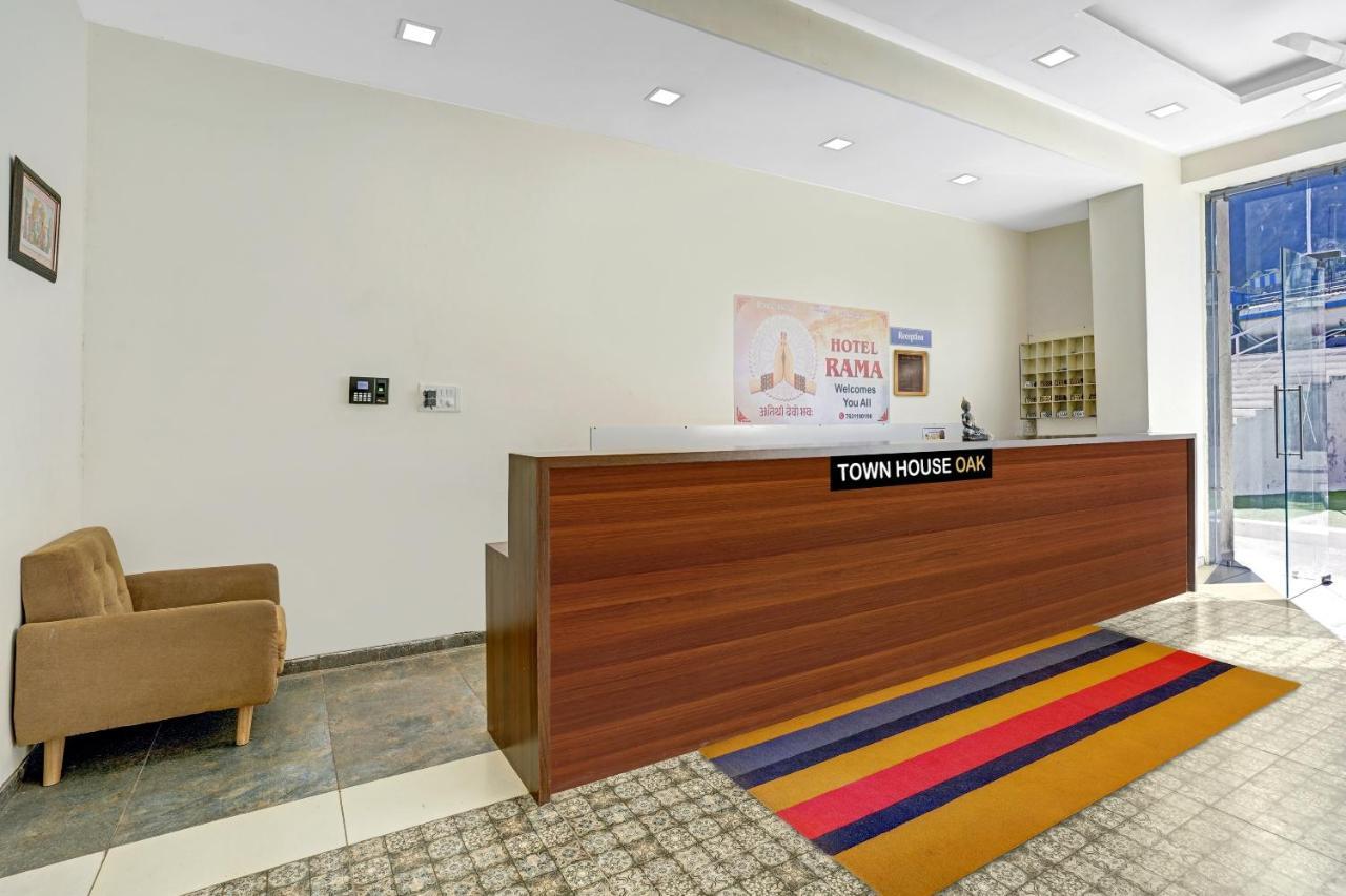 Townhouse Oak Hotel Rama