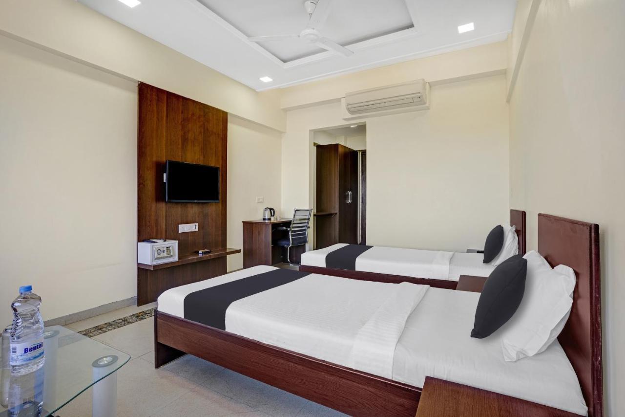 Townhouse Oak Hotel Rama Hotel