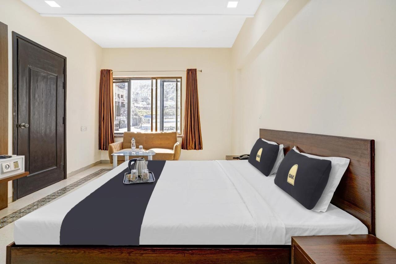 Townhouse Oak Hotel Rama