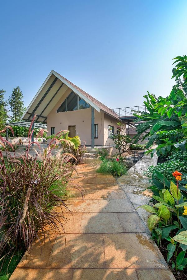 Saffronstays Eden, - Pet-friendly With Pool, Jacuzzi & Grape Farm Nashik