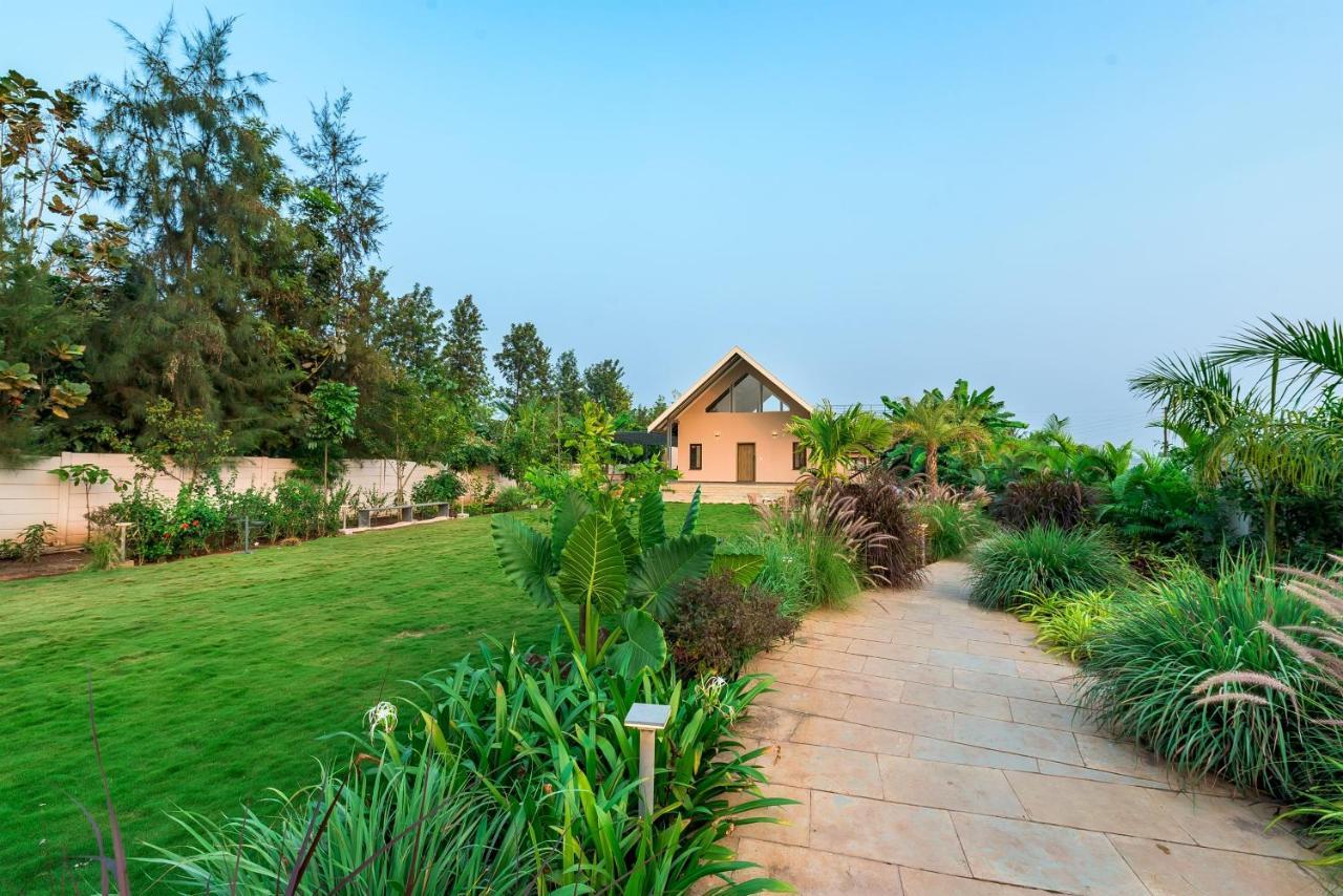 Villa Saffronstays Eden, - Pet-friendly With Pool, Jacuzzi & Grape Farm Nashik