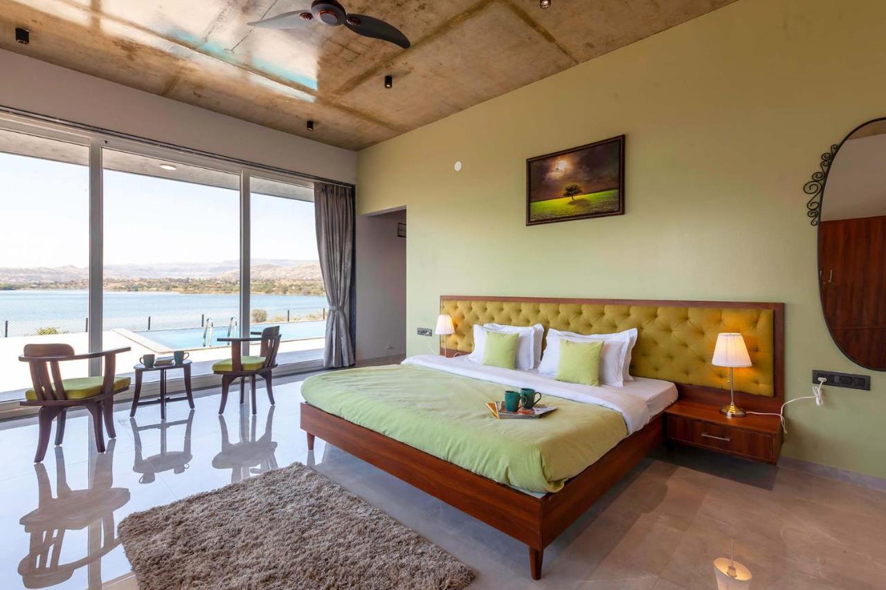 Stayvista's Bellisimo Panorama: Lakeside Retreat With Infinity Pool Villa Nashik