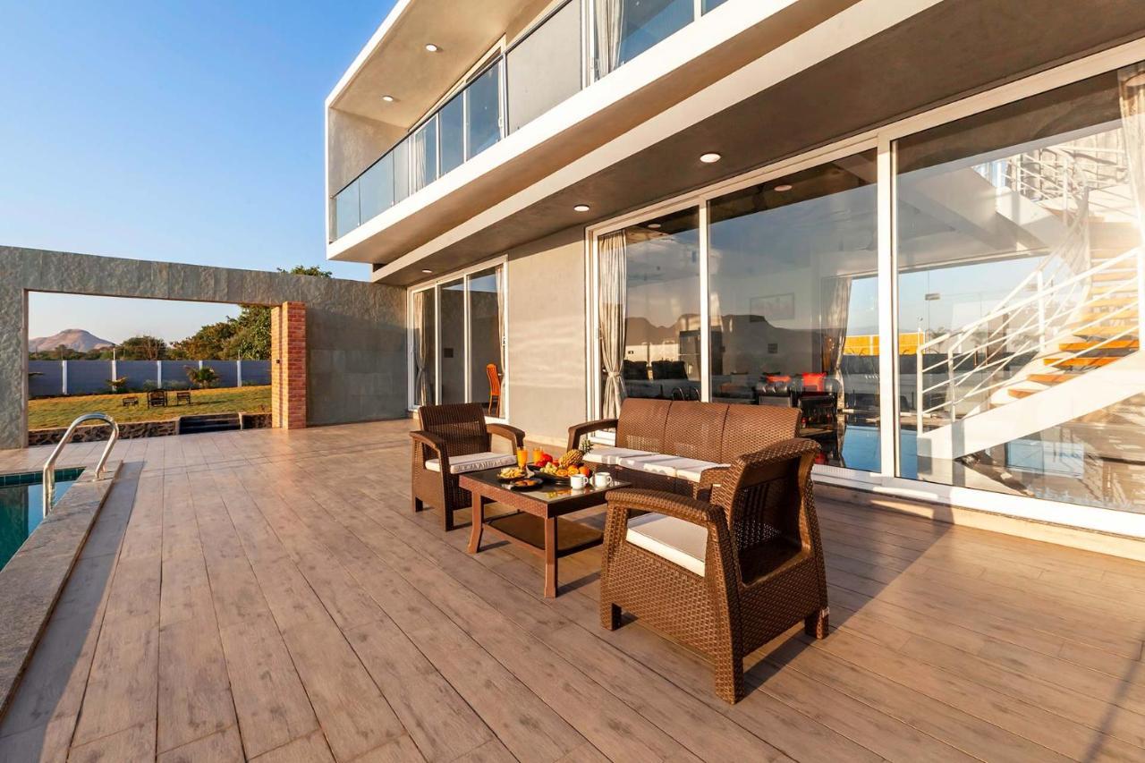 Villa Stayvista's Bellisimo Panorama: Lakeside Retreat With Infinity Pool