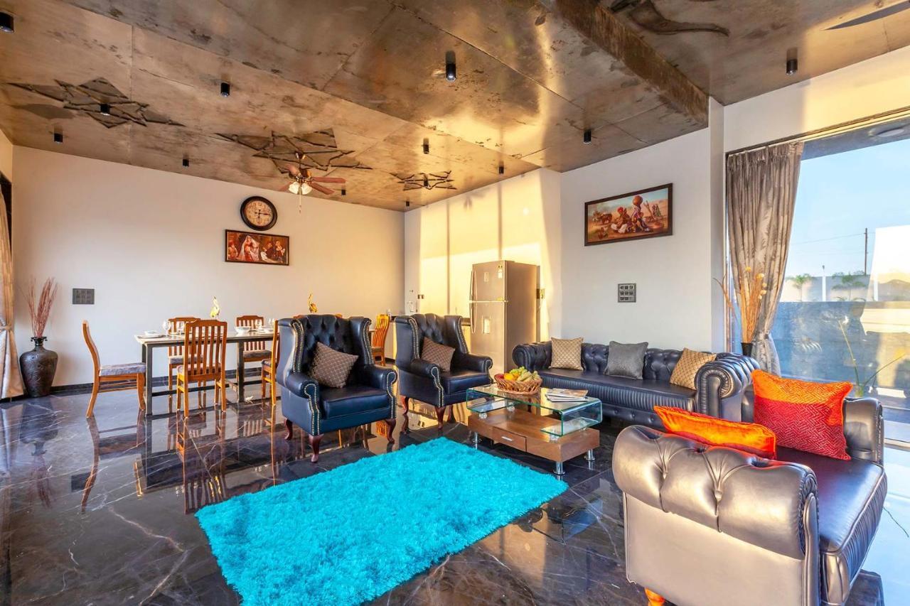 Villa Stayvista's Bellisimo Panorama: Lakeside Retreat With Infinity Pool *
