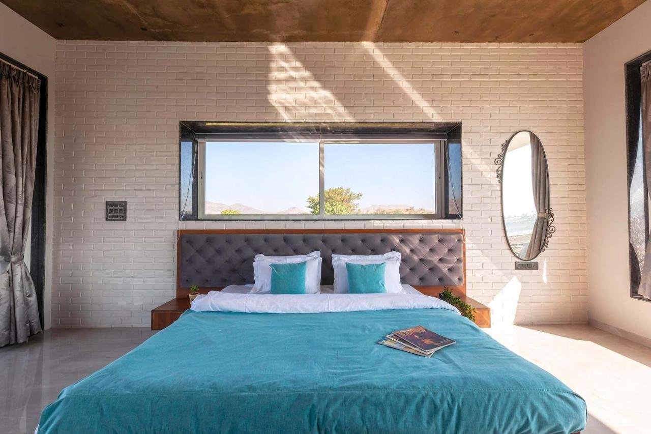 Stayvista's Bellisimo Panorama: Lakeside Retreat With Infinity Pool *