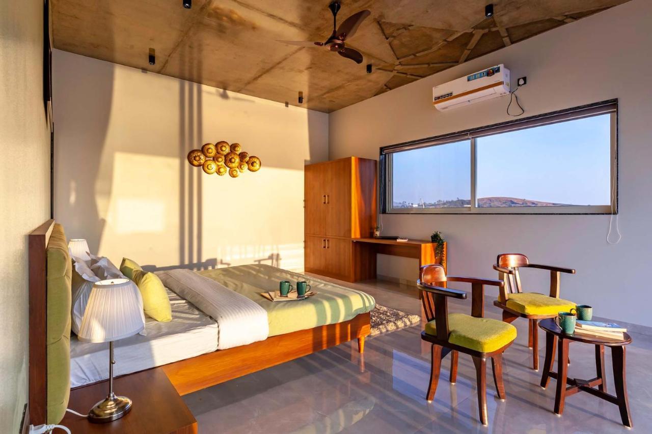 Stayvista's Bellisimo Panorama: Lakeside Retreat With Infinity Pool *