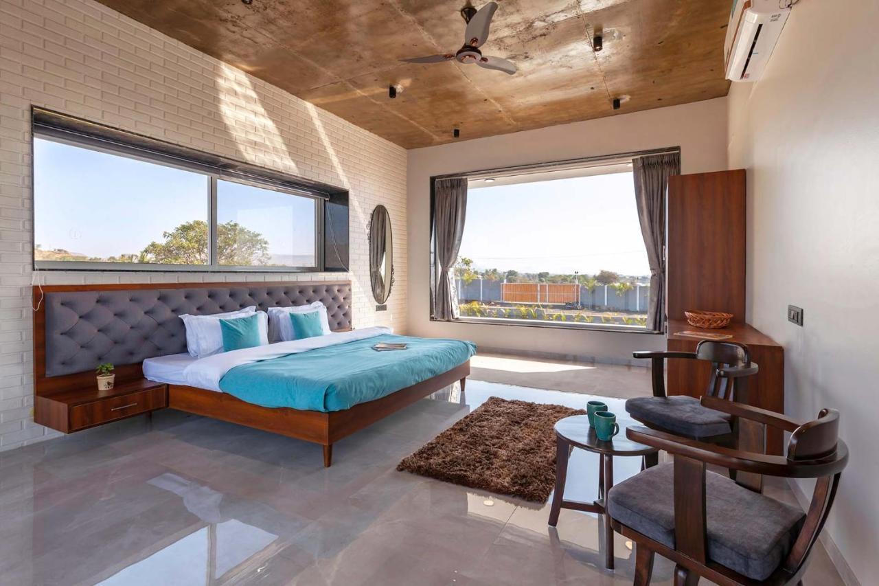Stayvista's Bellisimo Panorama: Lakeside Retreat With Infinity Pool Nashik