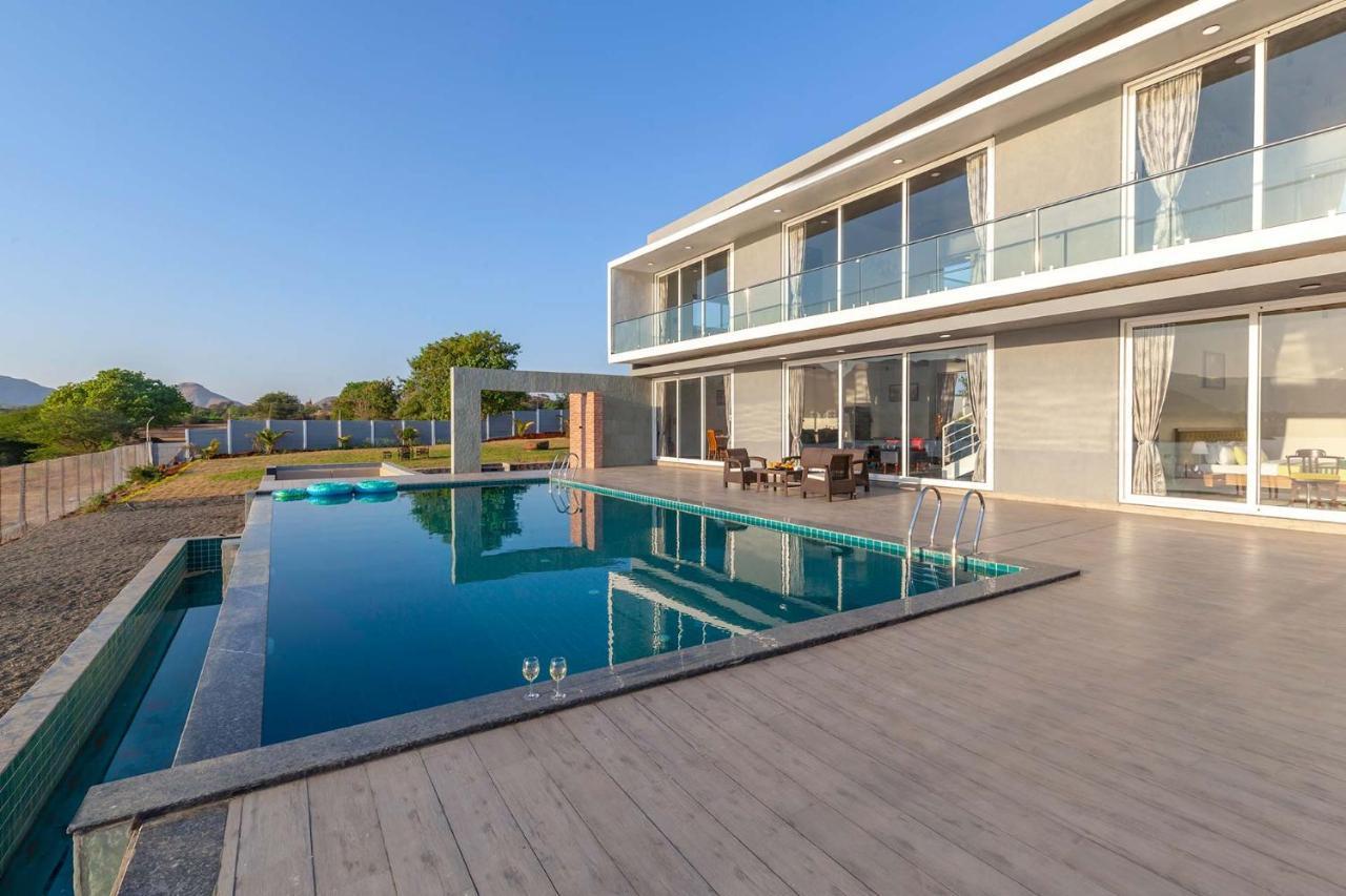 Stayvista's Bellisimo Panorama: Lakeside Retreat With Infinity Pool Nashik