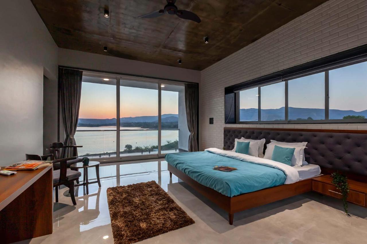 Villa Stayvista's Bellisimo Panorama: Lakeside Retreat With Infinity Pool