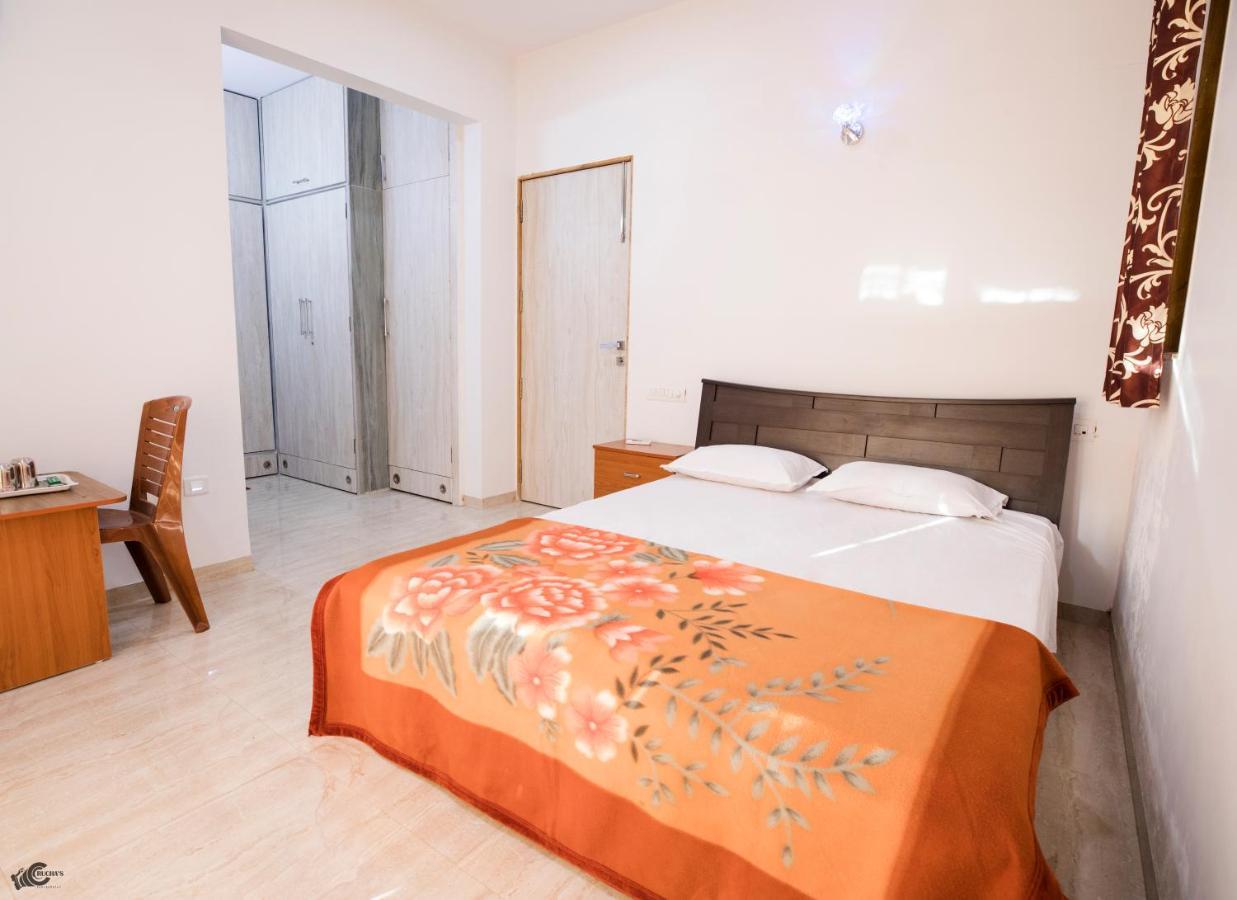 Holiday 4 Bhk - 12 Guests Homestay Villa Nashik