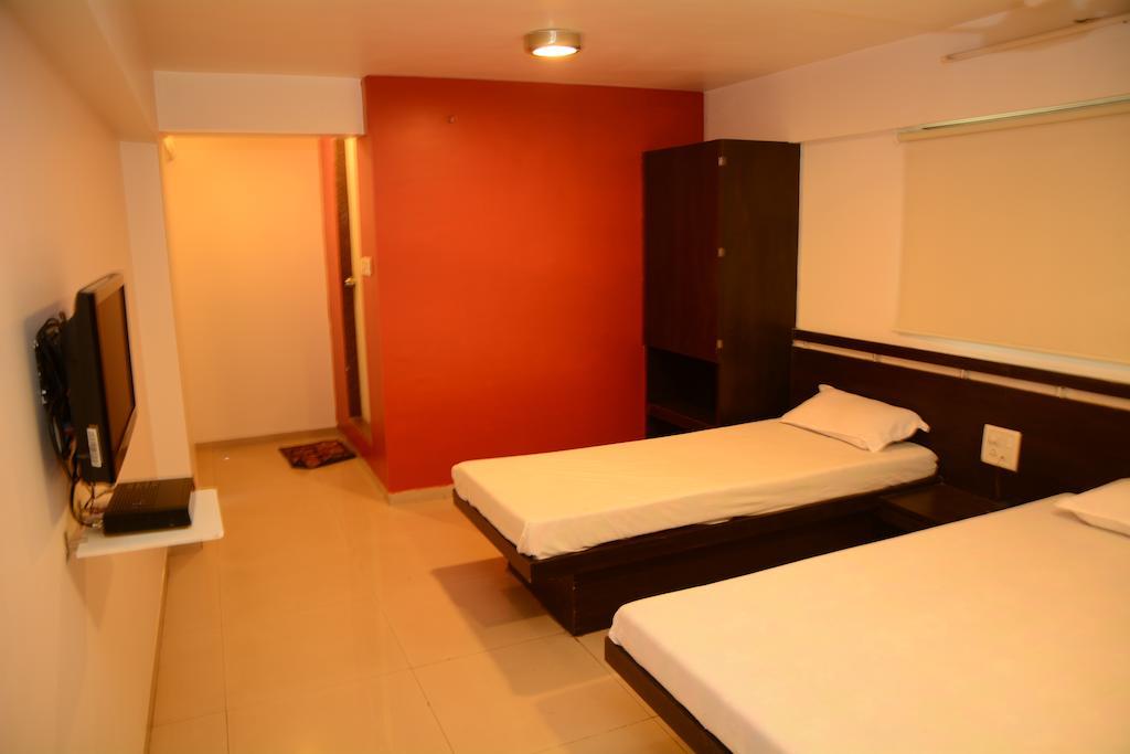 Hotel Palms Residency