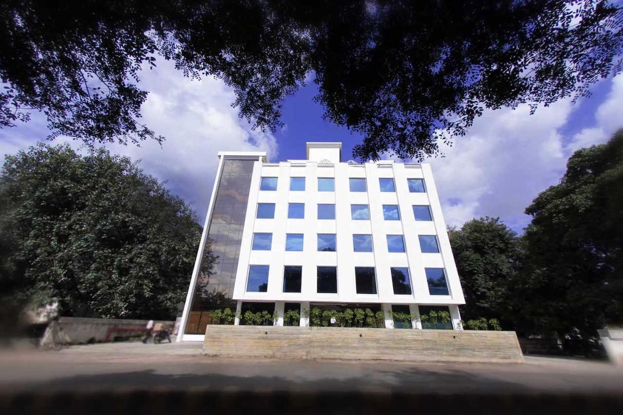 Hotel The Emerald Park