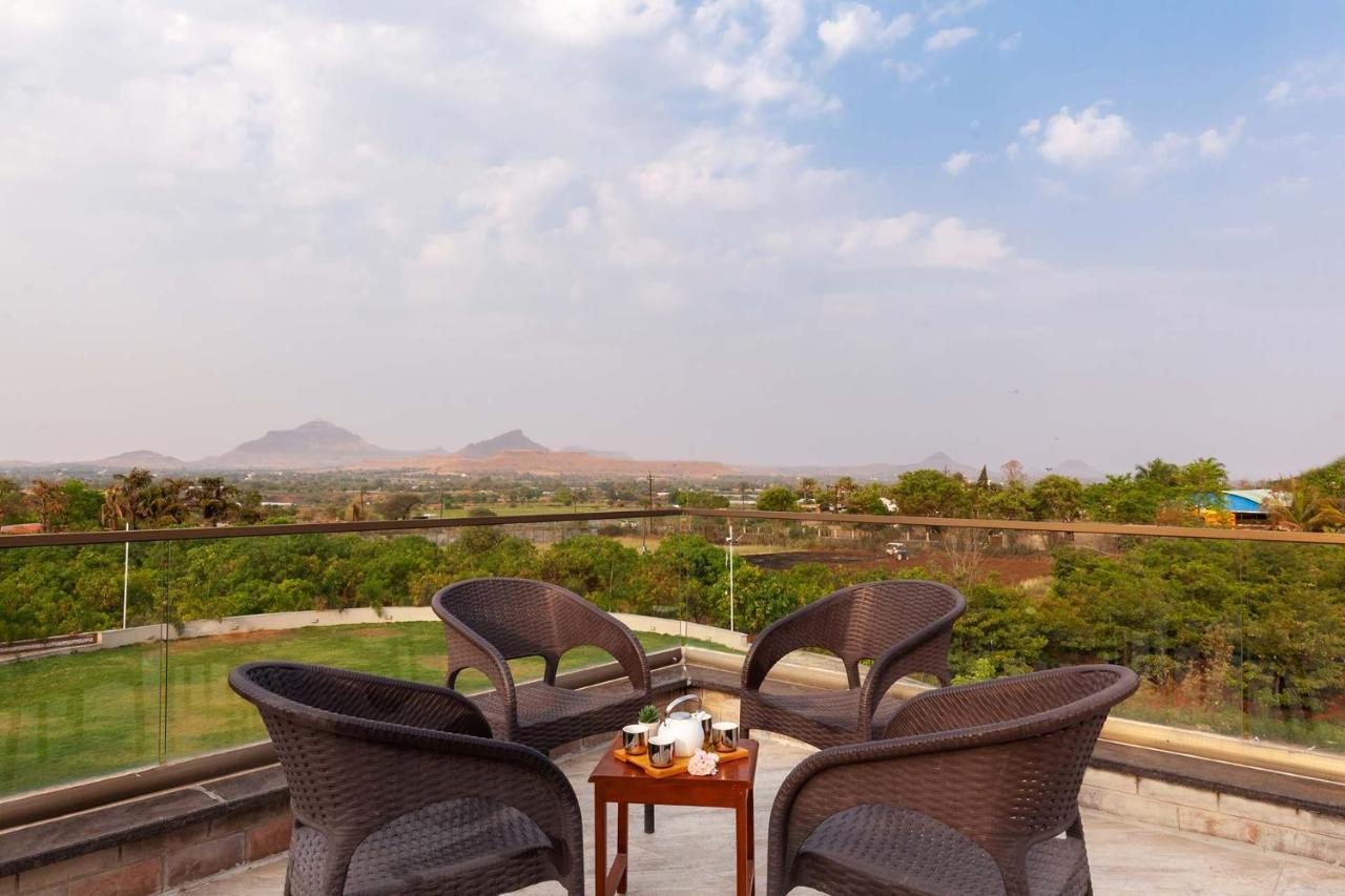 Casa Del By Stayvista - Orchards Oasis With A Pool, Spacious Lawn, Terrace & Indoor Games * Nashik