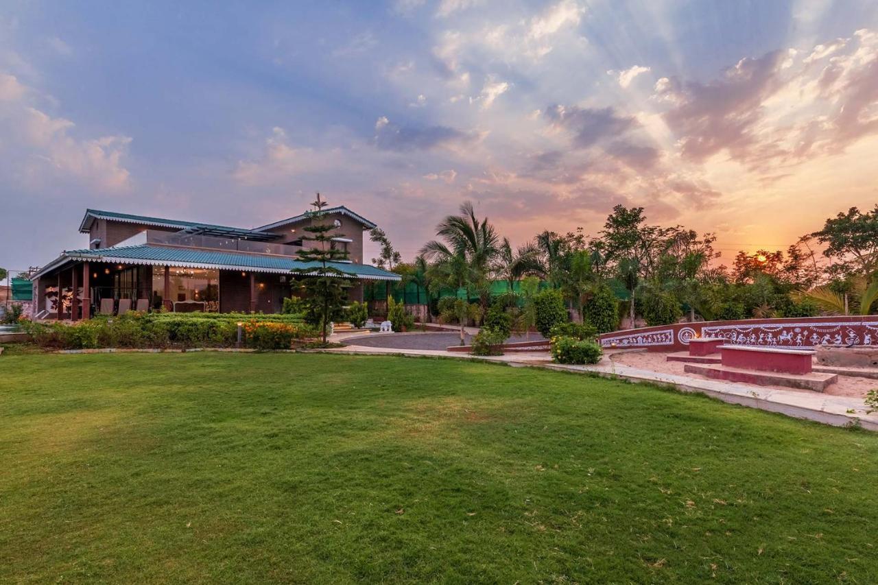 Villa Casa Del By Stayvista - Orchards Oasis With A Pool, Spacious Lawn, Terrace & Indoor Games Nashik