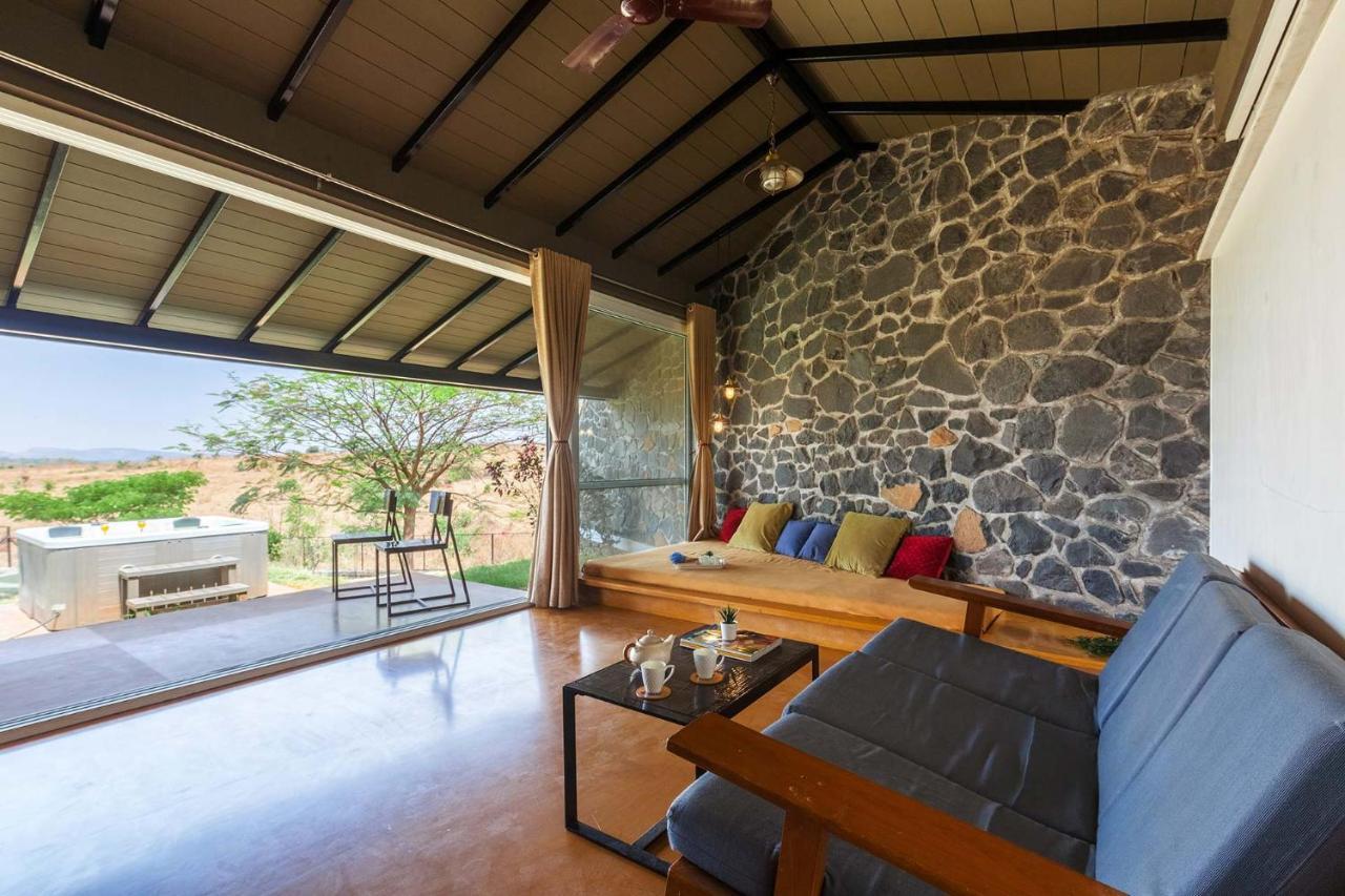 Villa Stone House Bezze By Stayvista With View, Jacuzzi & Lawn - Your Perfect Getaway