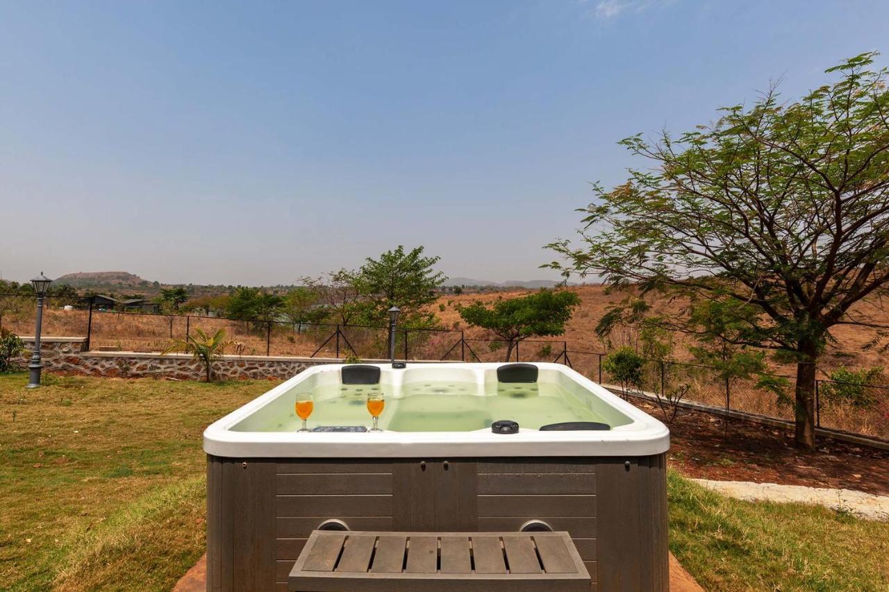 Stone House Bezze By Stayvista With View, Jacuzzi & Lawn - Your Perfect Getaway *