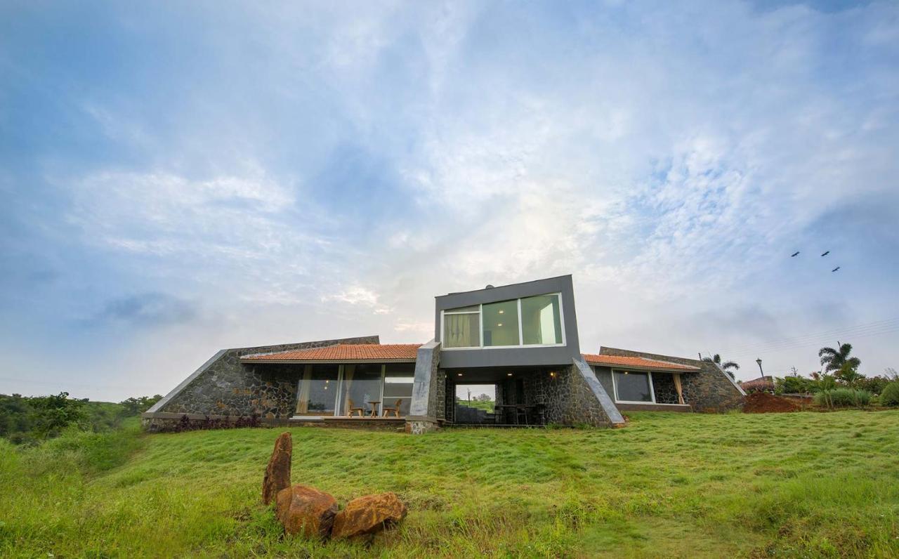 Stone House Bezze By Stayvista With View, Jacuzzi & Lawn - Your Perfect Getaway