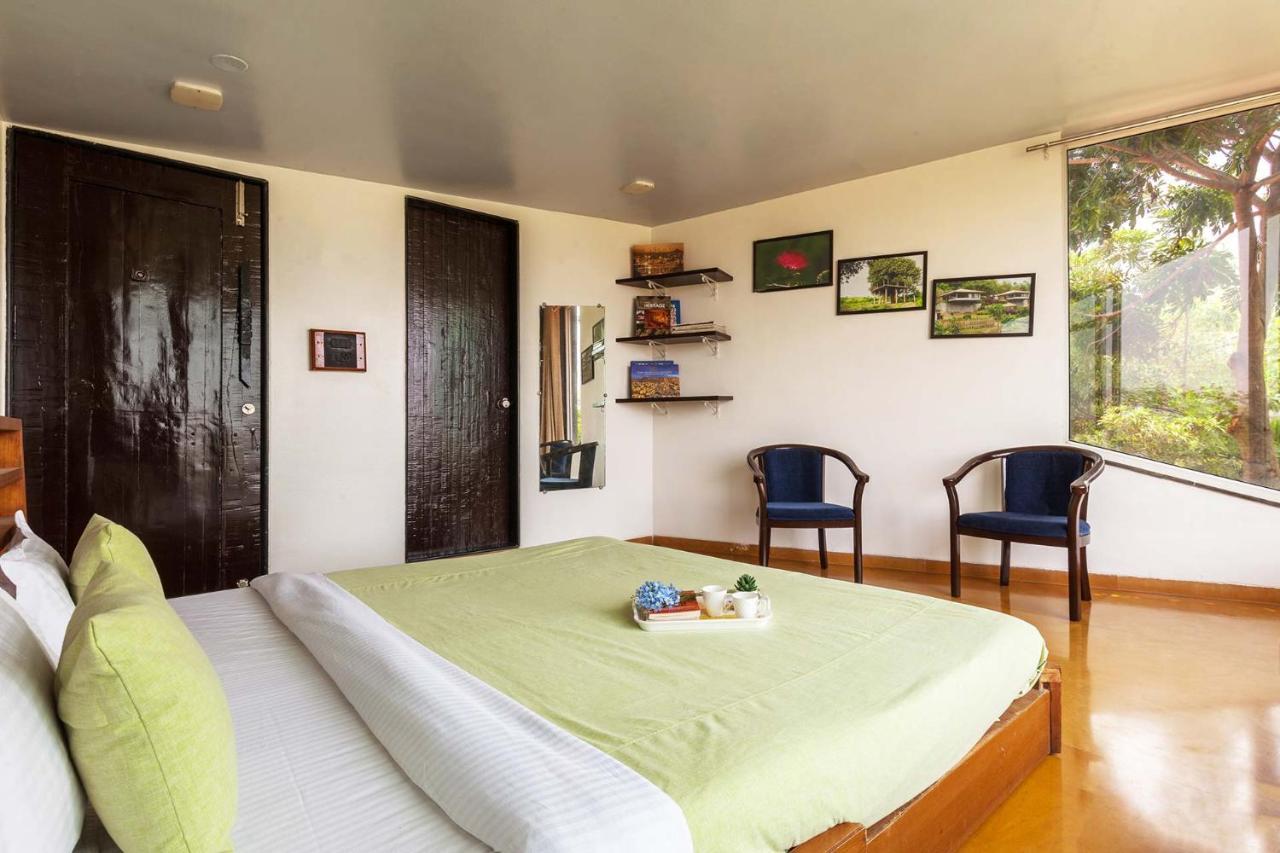 Stone House Bezze By Stayvista With View, Jacuzzi & Lawn - Your Perfect Getaway