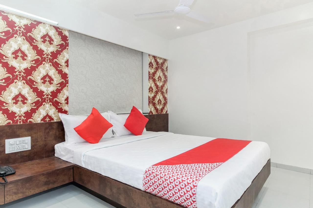 Oyo Flagship 22650 Ashirwad 3*