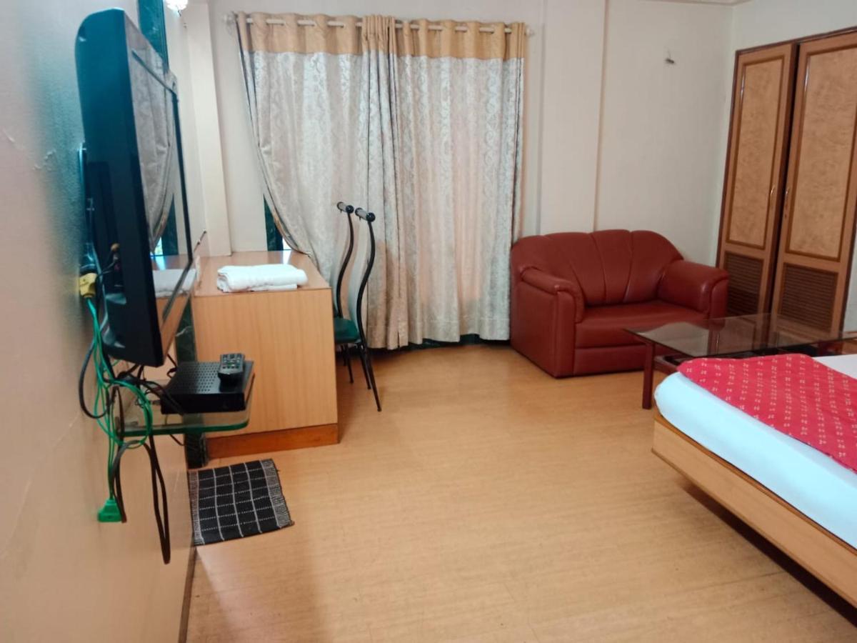 Pooja International Hotel 2*