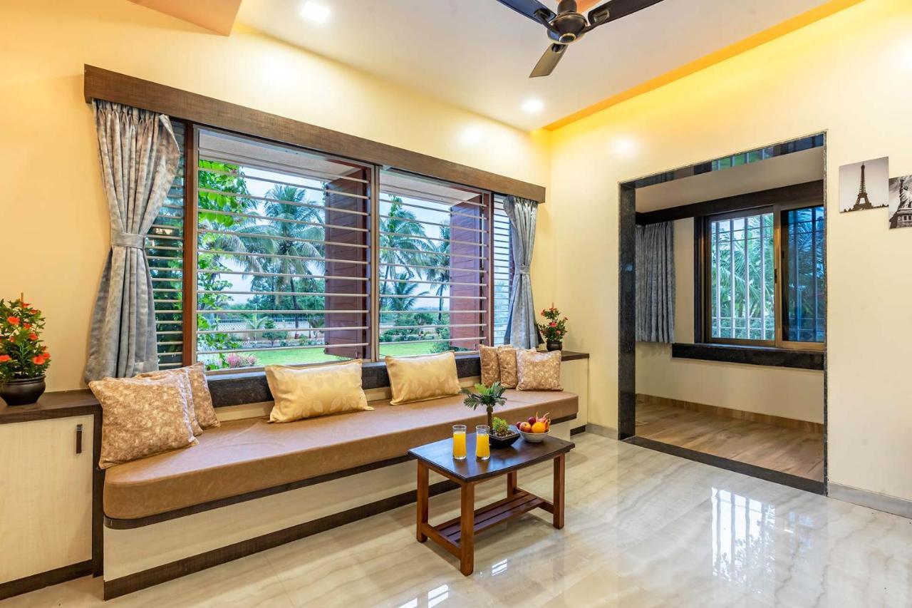 Coco Palm's By Stayvista - Amidst Grape Farms, Enjoy Plunge Pools, Games & A Spacious Lawn *