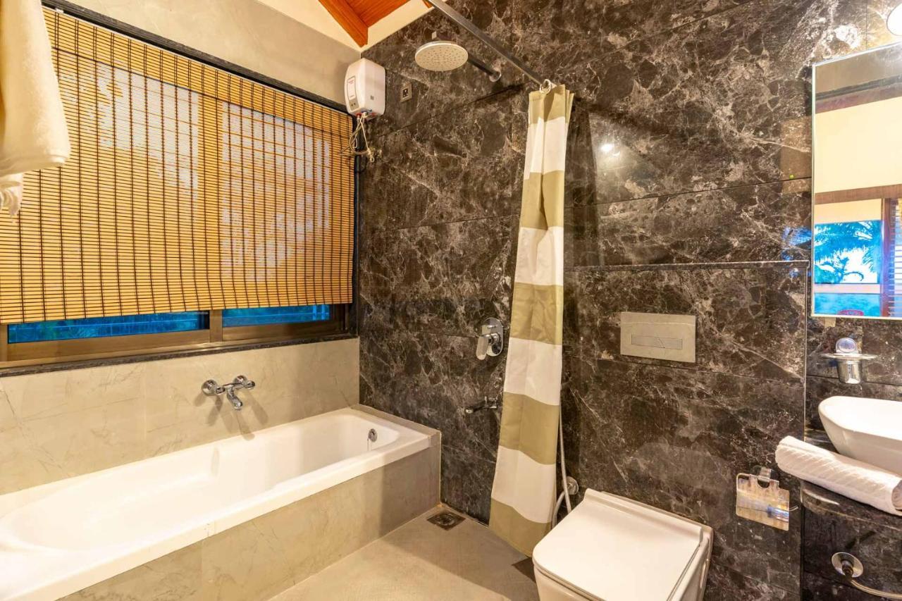 Coco Palm's By Stayvista - Amidst Grape Farms, Enjoy Plunge Pools, Games & A Spacious Lawn Villa