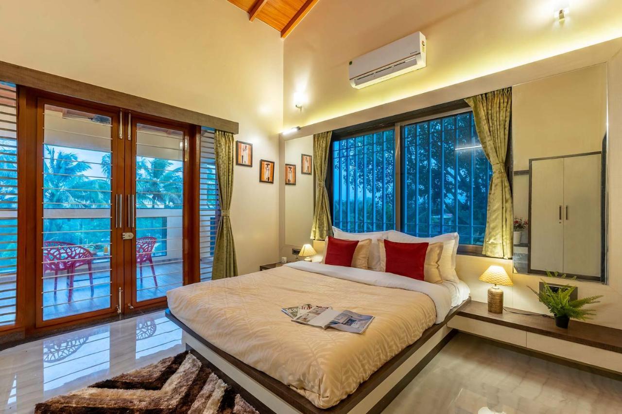 Coco Palm's By Stayvista - Amidst Grape Farms, Enjoy Plunge Pools, Games & A Spacious Lawn Villa *
