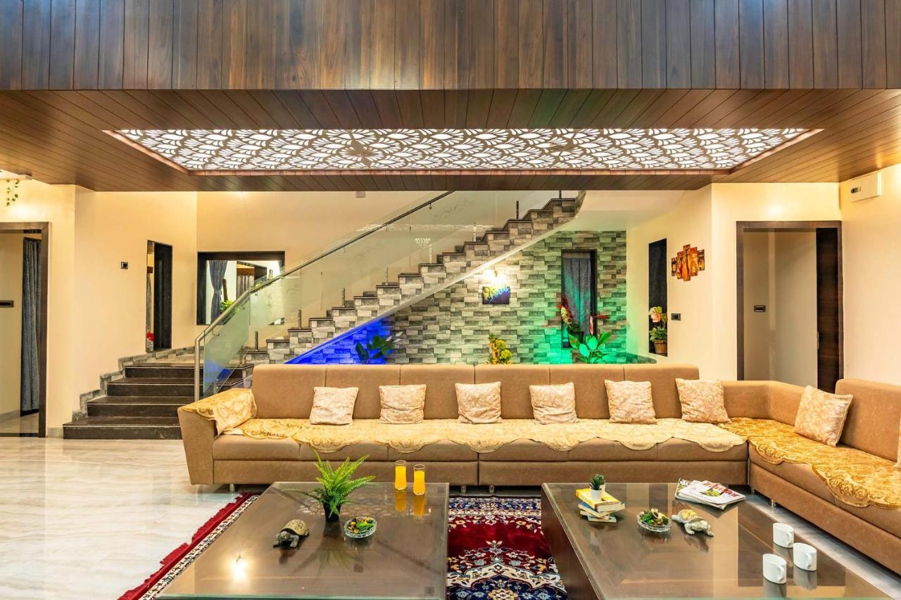 Coco Palm's By Stayvista - Amidst Grape Farms, Enjoy Plunge Pools, Games & A Spacious Lawn * Nashik