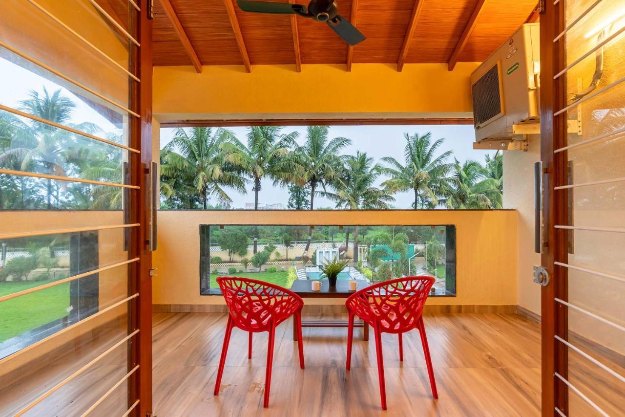 Coco Palm's By Stayvista - Amidst Grape Farms, Enjoy Plunge Pools, Games & A Spacious Lawn