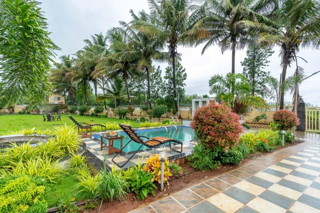 Coco Palm's By Stayvista - Amidst Grape Farms, Enjoy Plunge Pools, Games & A Spacious Lawn Villa
