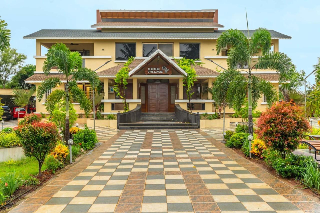Coco Palm's By Stayvista - Amidst Grape Farms, Enjoy Plunge Pools, Games & A Spacious Lawn Villa *