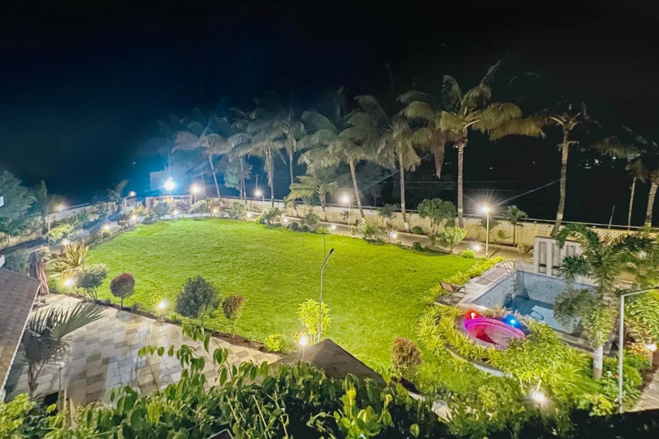 Villa Coco Palm's By Stayvista - Amidst Grape Farms, Enjoy Plunge Pools, Games & A Spacious Lawn *