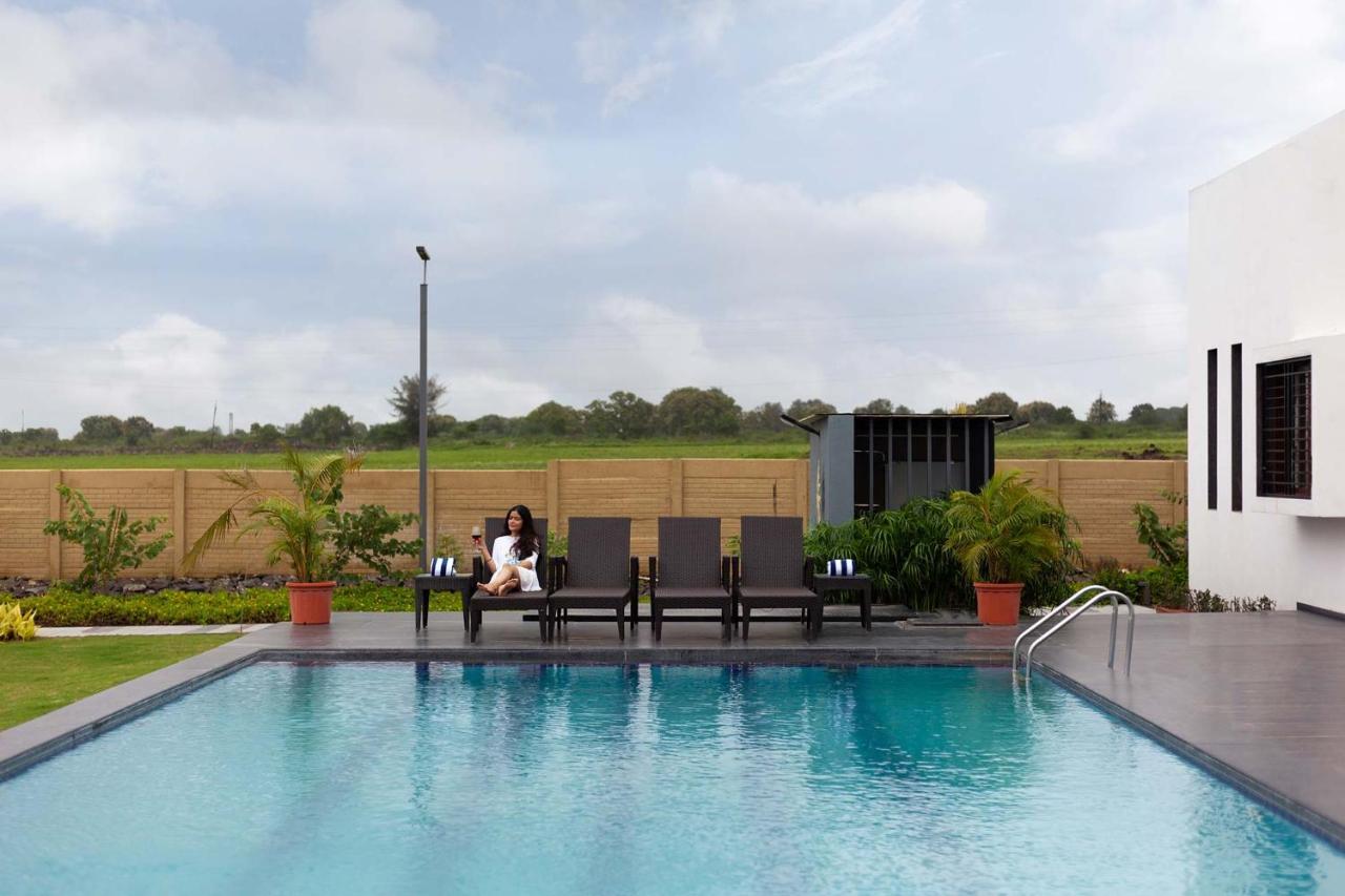 Le Bon Horizon: Hillside Elegance With Pool And Gazebo Near Sula *