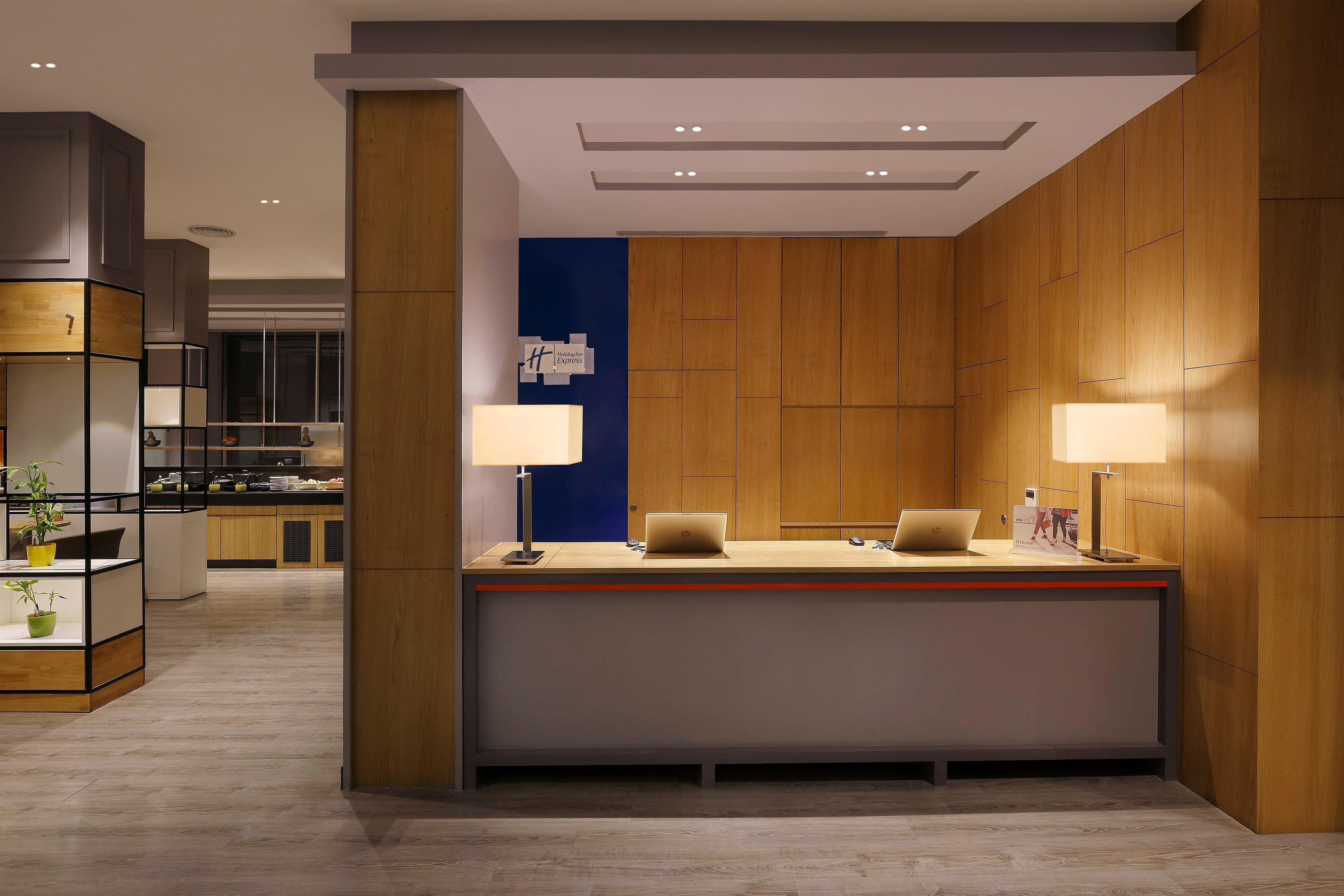 Express Indira Nagar By Ihg Hotel 3*