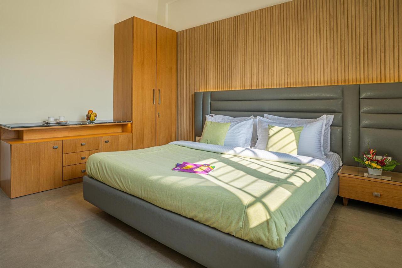 Le Bon Horizon: Hillside Elegance With Pool And Gazebo Near Sula Nashik